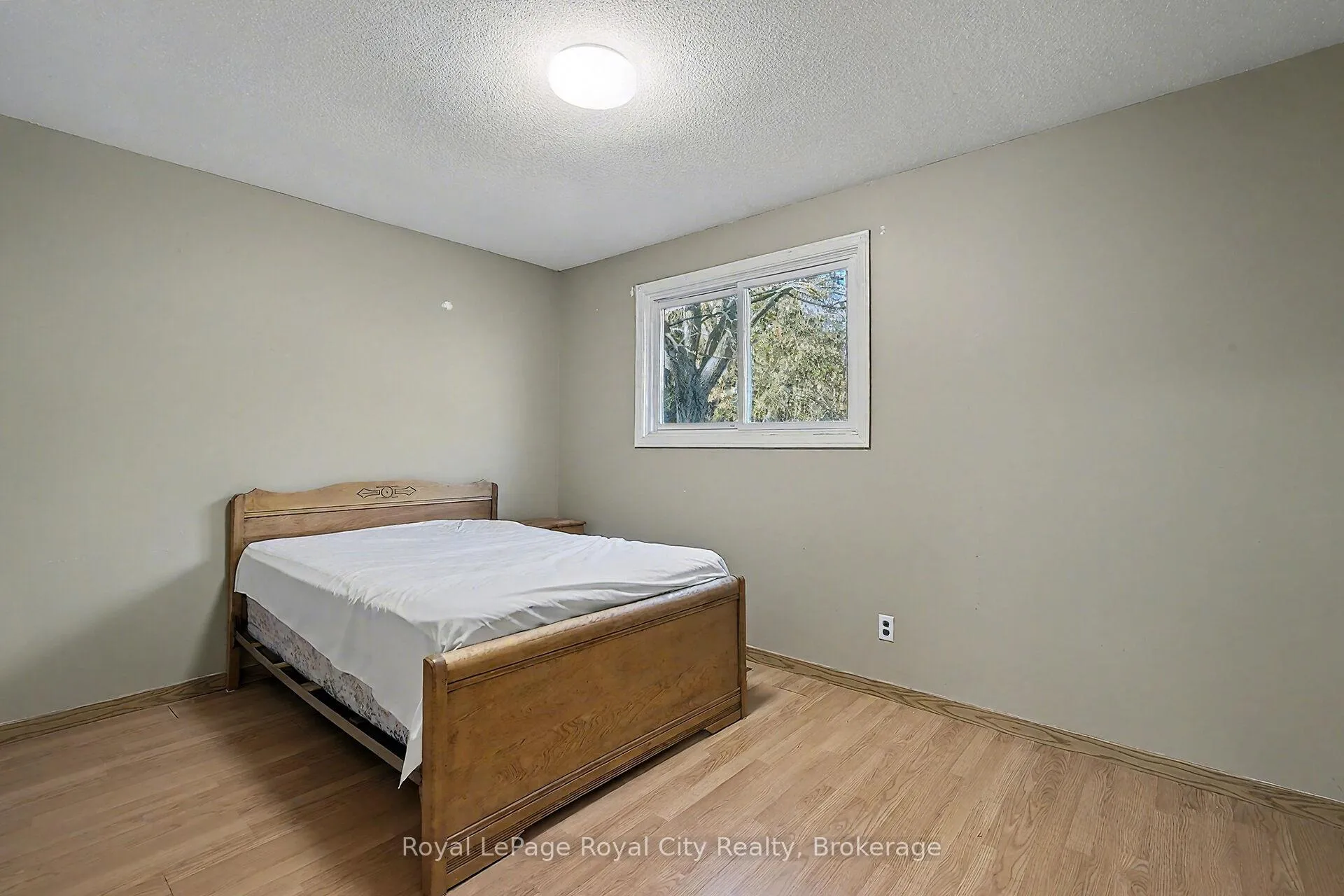 Photo 16 of 77 Kortright Road W, Guelph, Kortright West — HOMEH