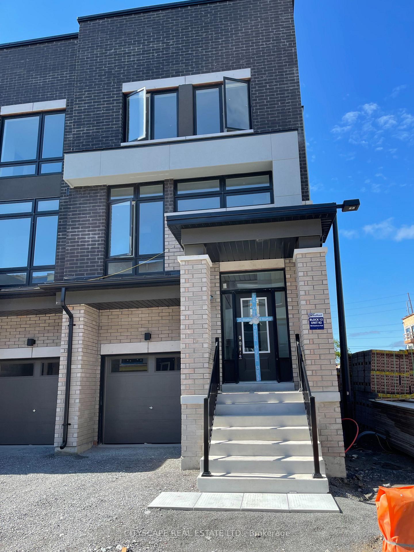 Photo 10 of 788 Heathrow Path, Oshawa, Samac — HOMEH