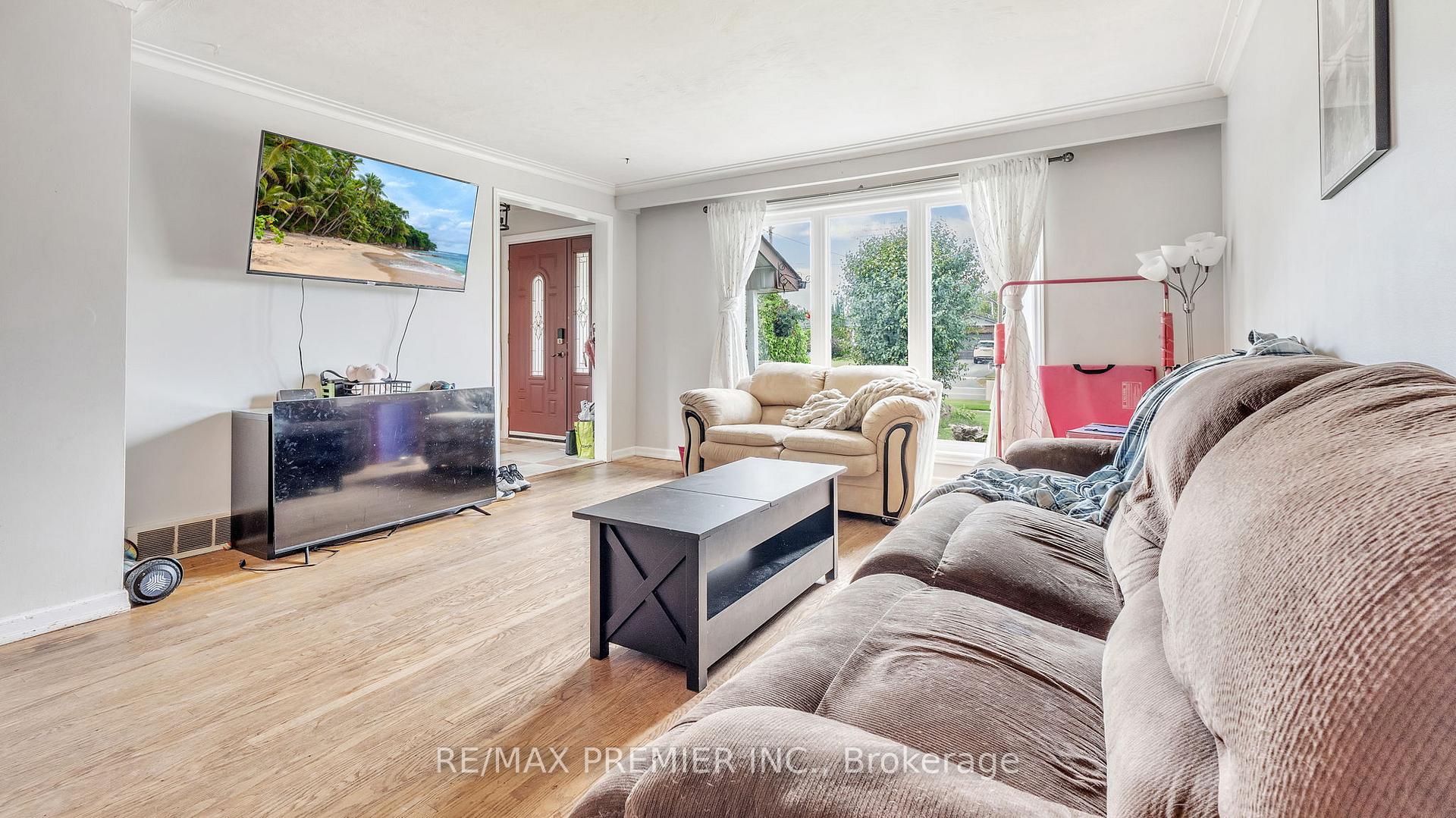 Photo 5 of 437 Adelaide Avenue E, Oshawa, O'Neill — HOMEH