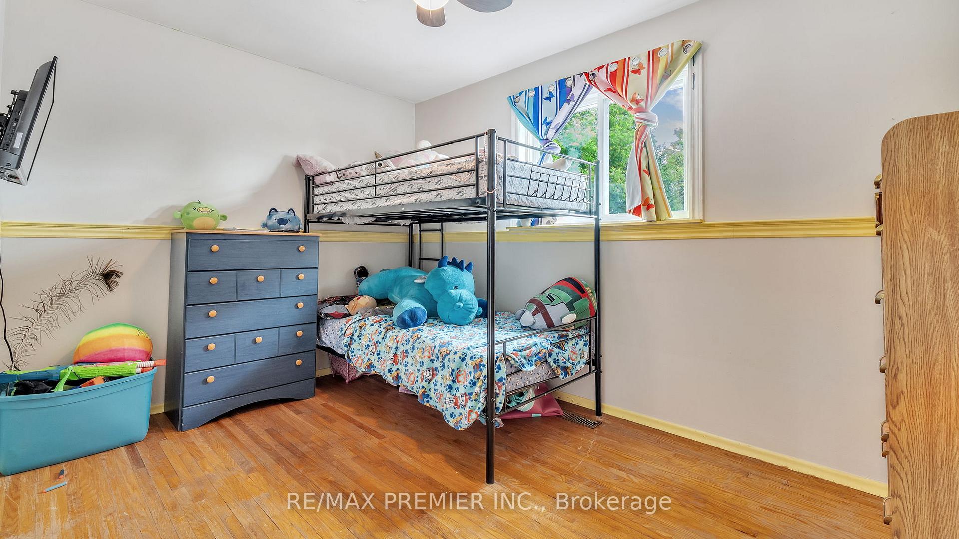 Photo 9 of 437 Adelaide Avenue E, Oshawa, O'Neill — HOMEH