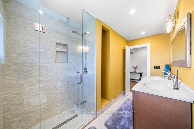 Photo 18 of 3 Wildrose Crescent, Markham, Bayview Glen — HOMEH