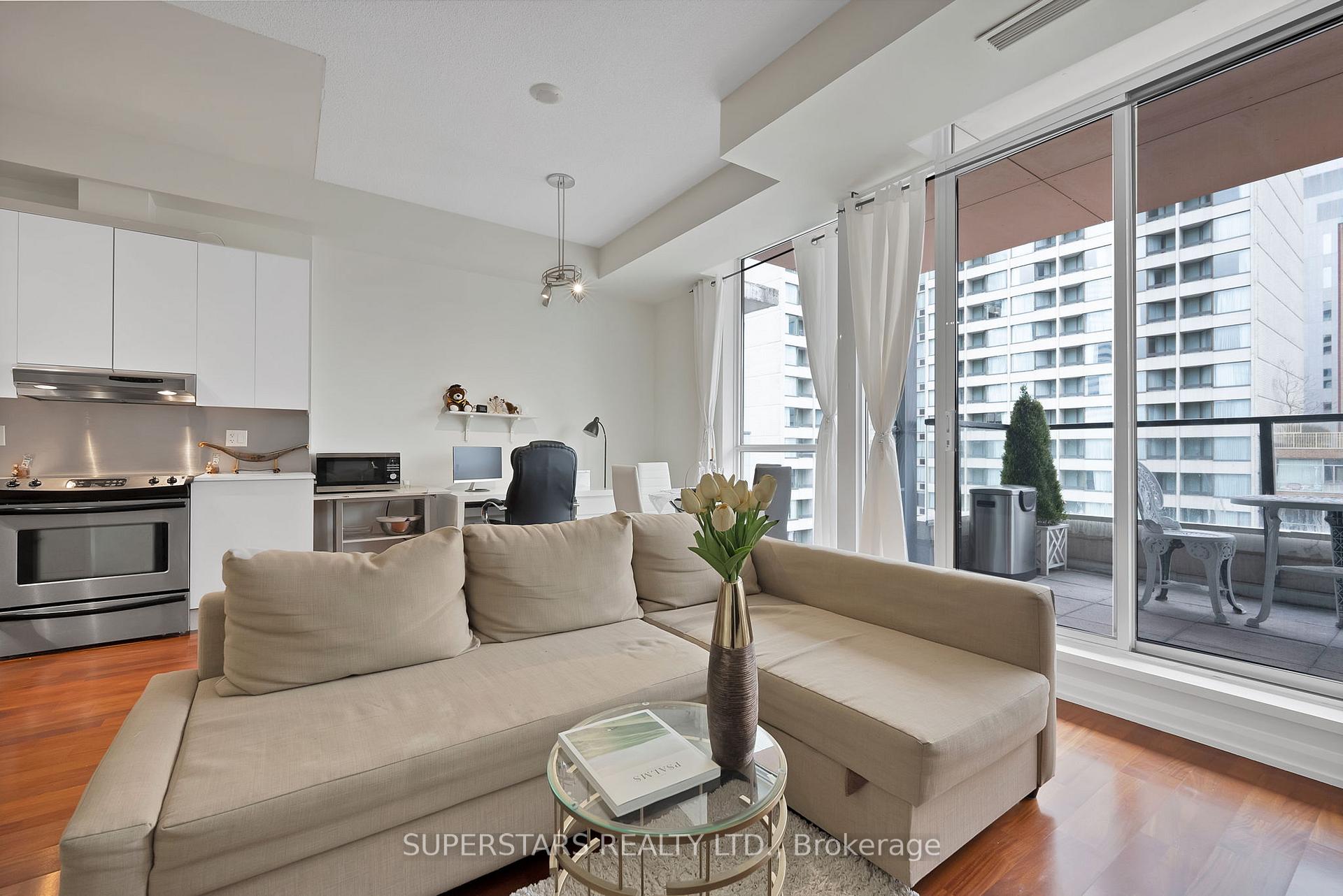 Front of Unit 1820, 111 Elizabeth Street