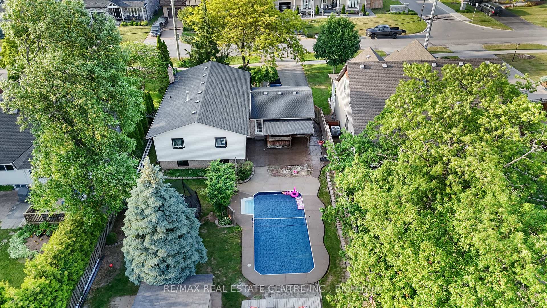 Photo 1 of 208 Central Avenue, Grimsby, Grimsby East — HOMEH