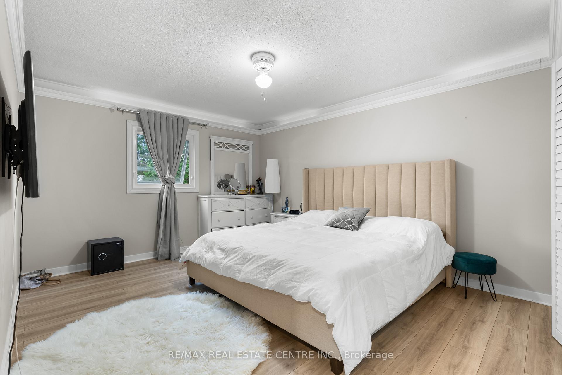 Photo 9 of 208 Central Avenue, Grimsby, Grimsby East — HOMEH