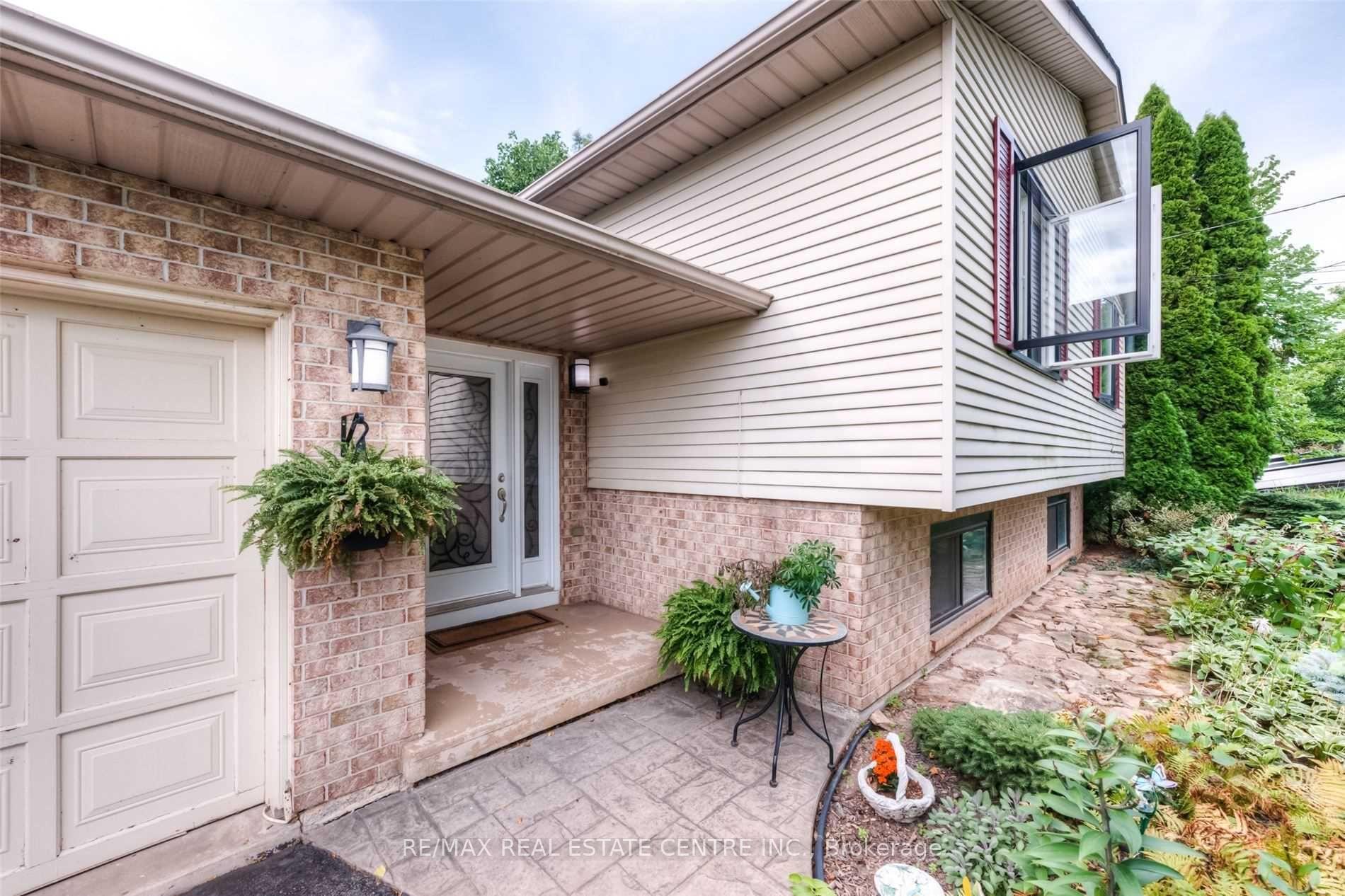 Photo 11 of 208 Central Avenue, Grimsby, Grimsby East — HOMEH