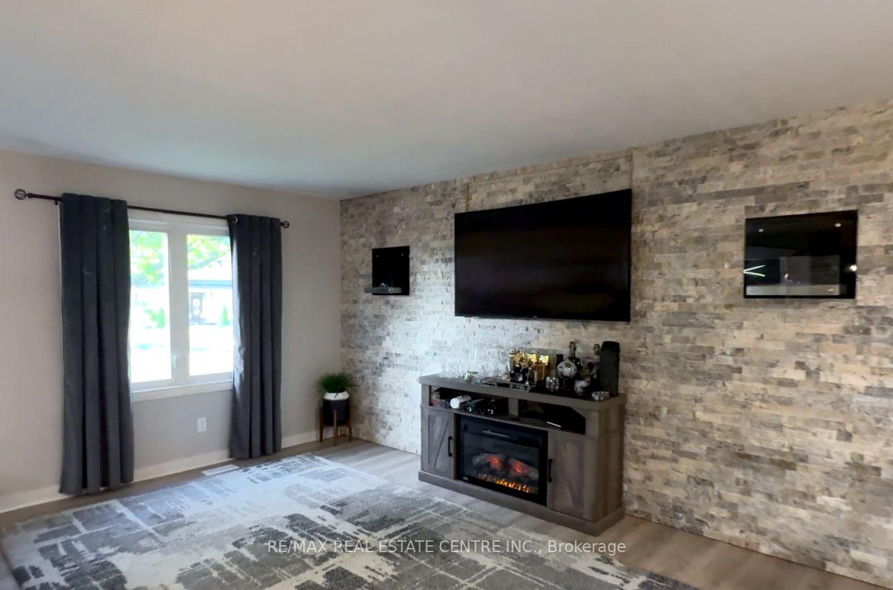 Photo 24 of 208 Central Avenue, Grimsby, Grimsby East — HOMEH