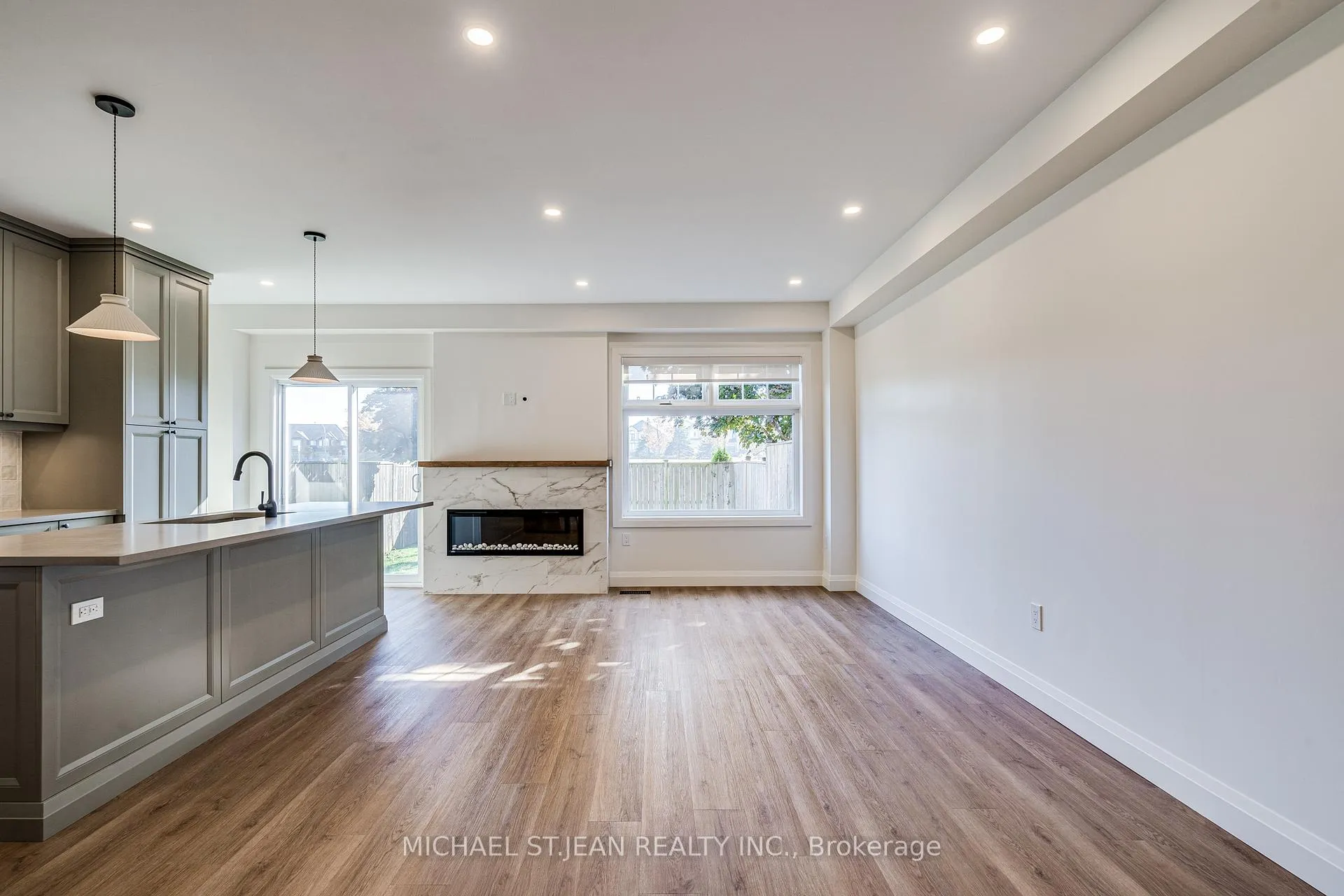 Photo 16 of 14 Olivia Place, Hamilton, Meadowlands — HOMEH