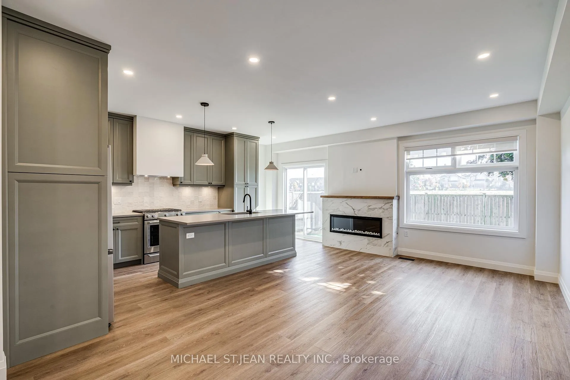 Photo 21 of 14 Olivia Place, Hamilton, Meadowlands — HOMEH