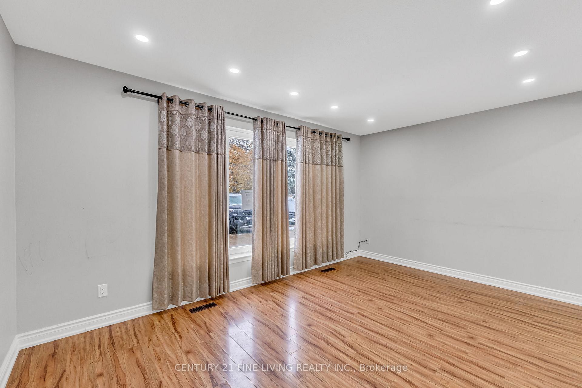 Photo 7 of 191 Folkstone Crescent, Brampton, Southgate — HOMEH