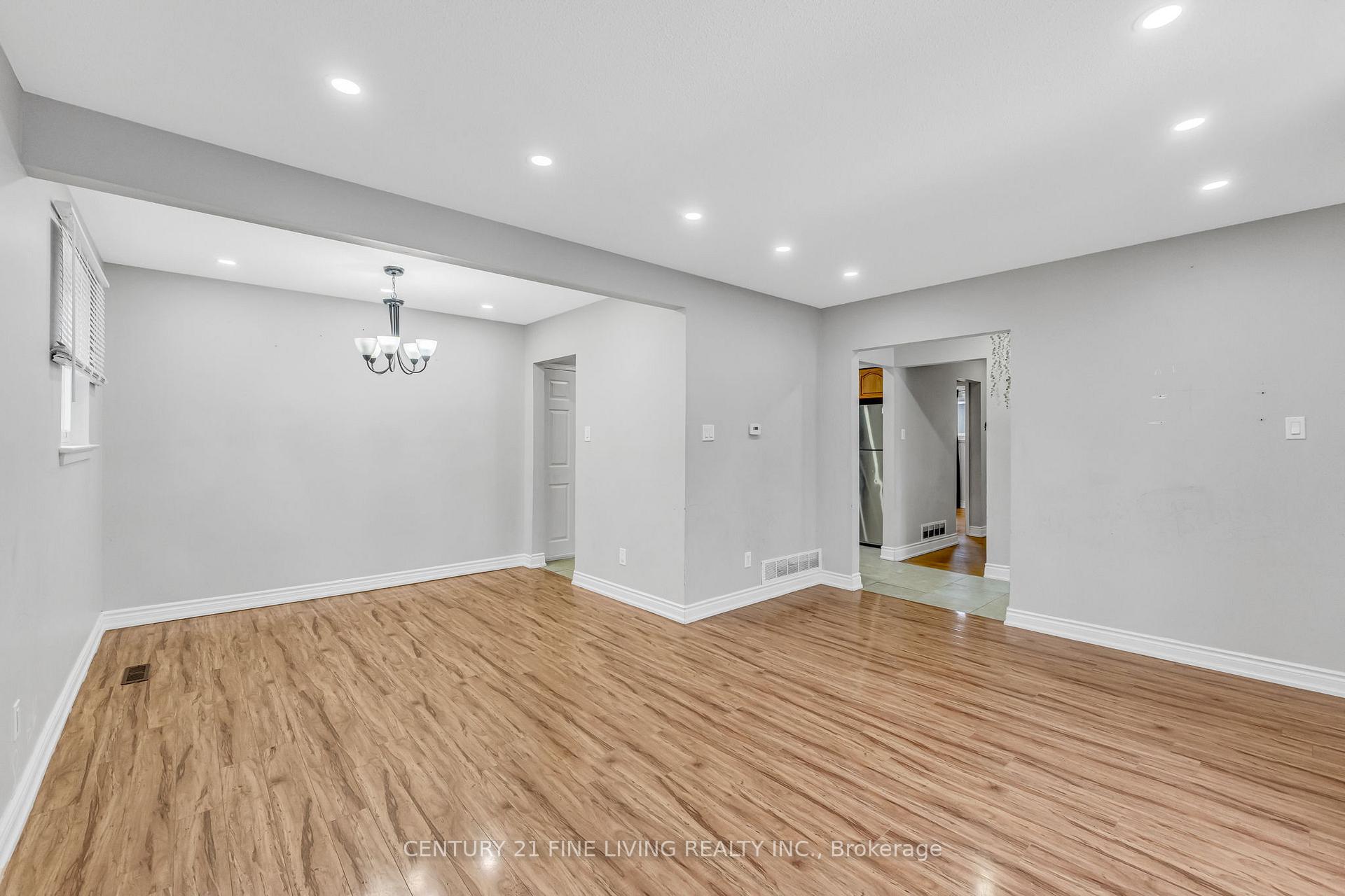Photo 8 of 191 Folkstone Crescent, Brampton, Southgate — HOMEH