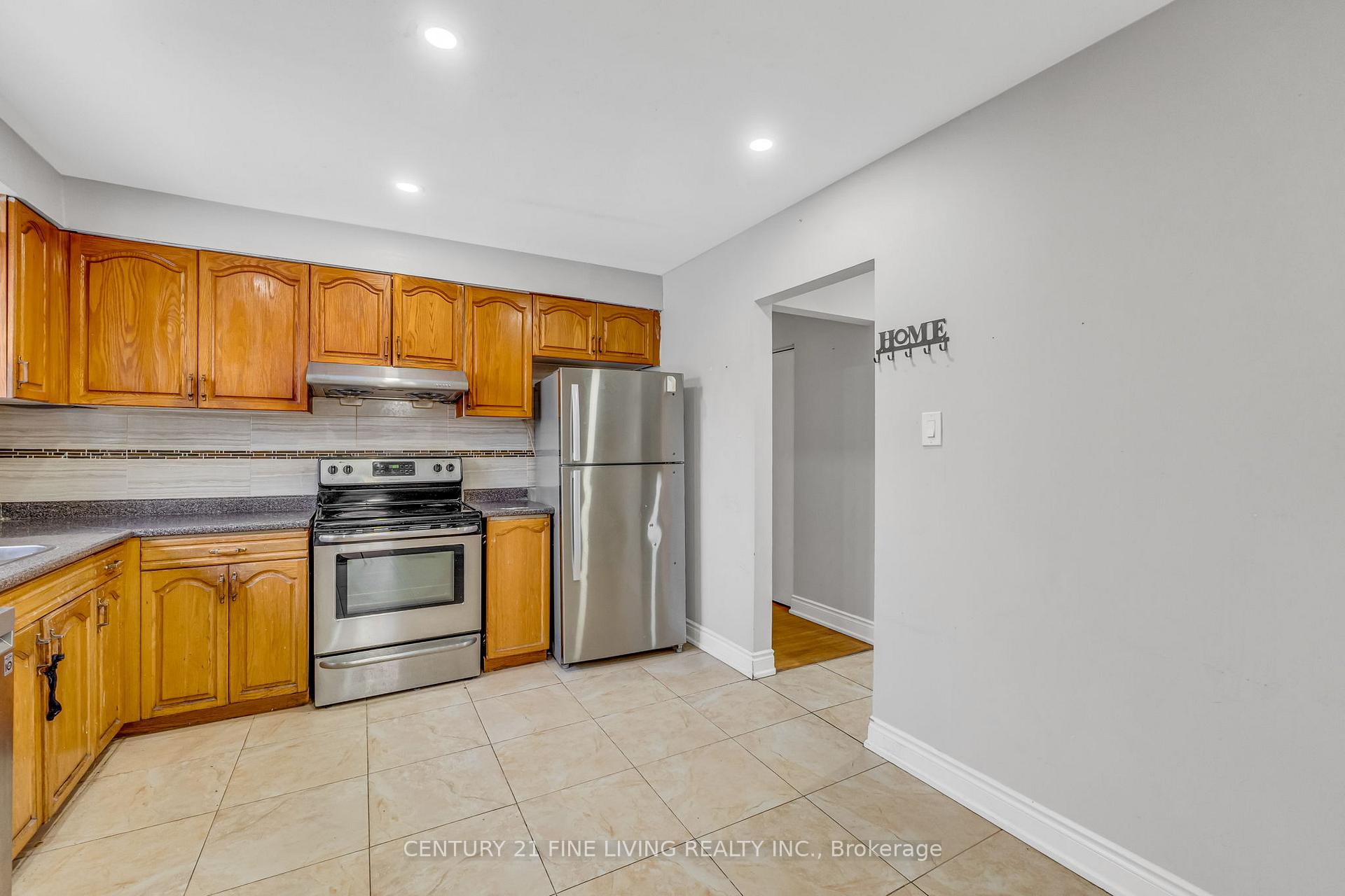 Photo 10 of 191 Folkstone Crescent, Brampton, Southgate — HOMEH