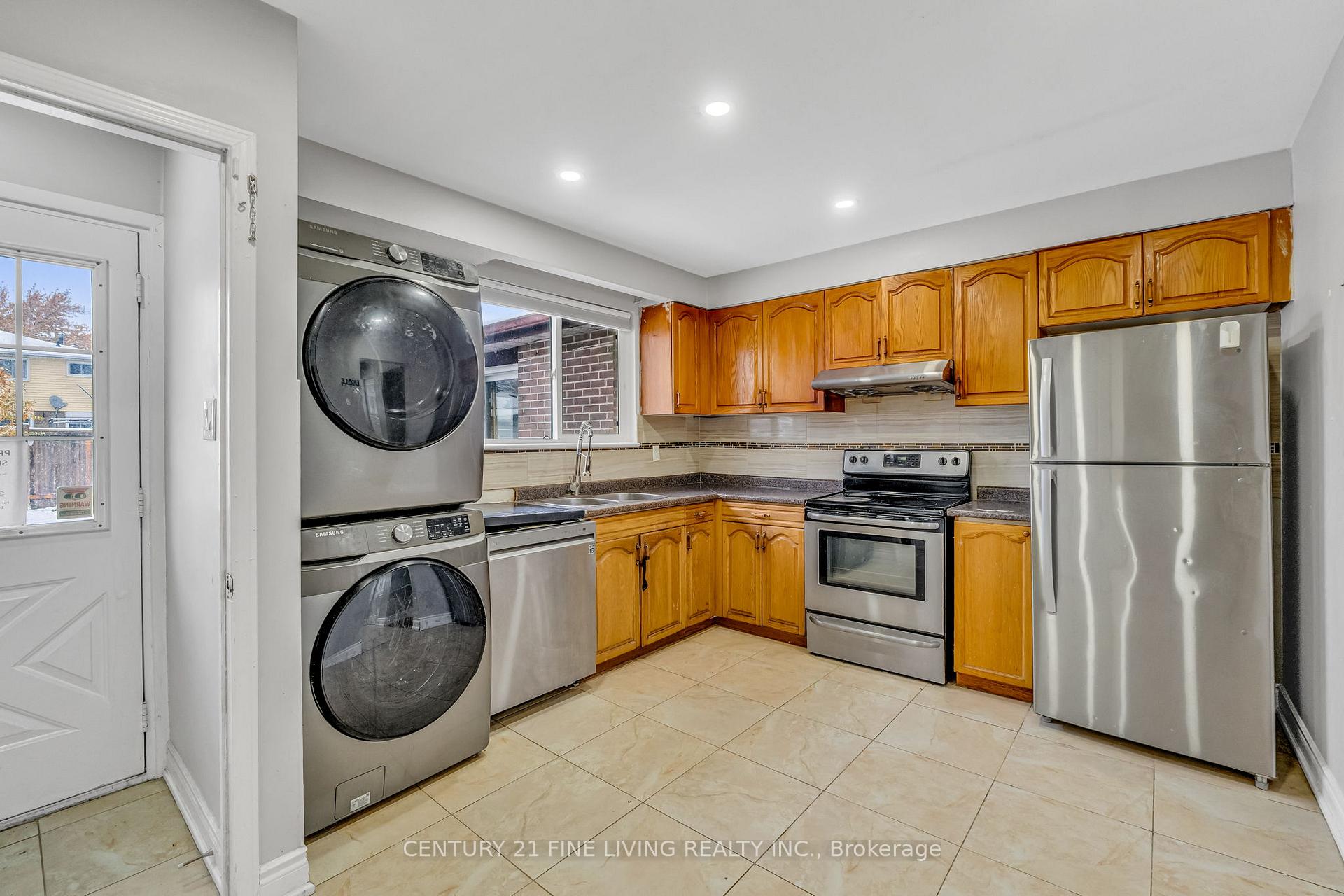 Photo 11 of 191 Folkstone Crescent, Brampton, Southgate — HOMEH