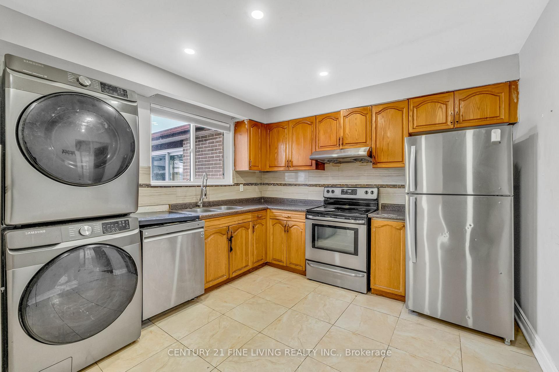 Photo 12 of 191 Folkstone Crescent, Brampton, Southgate — HOMEH