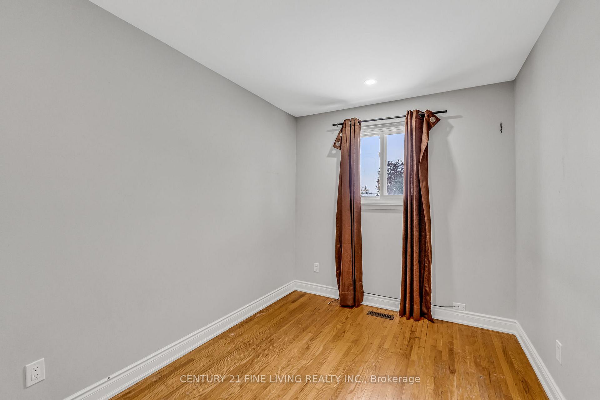Photo 17 of 191 Folkstone Crescent, Brampton, Southgate — HOMEH