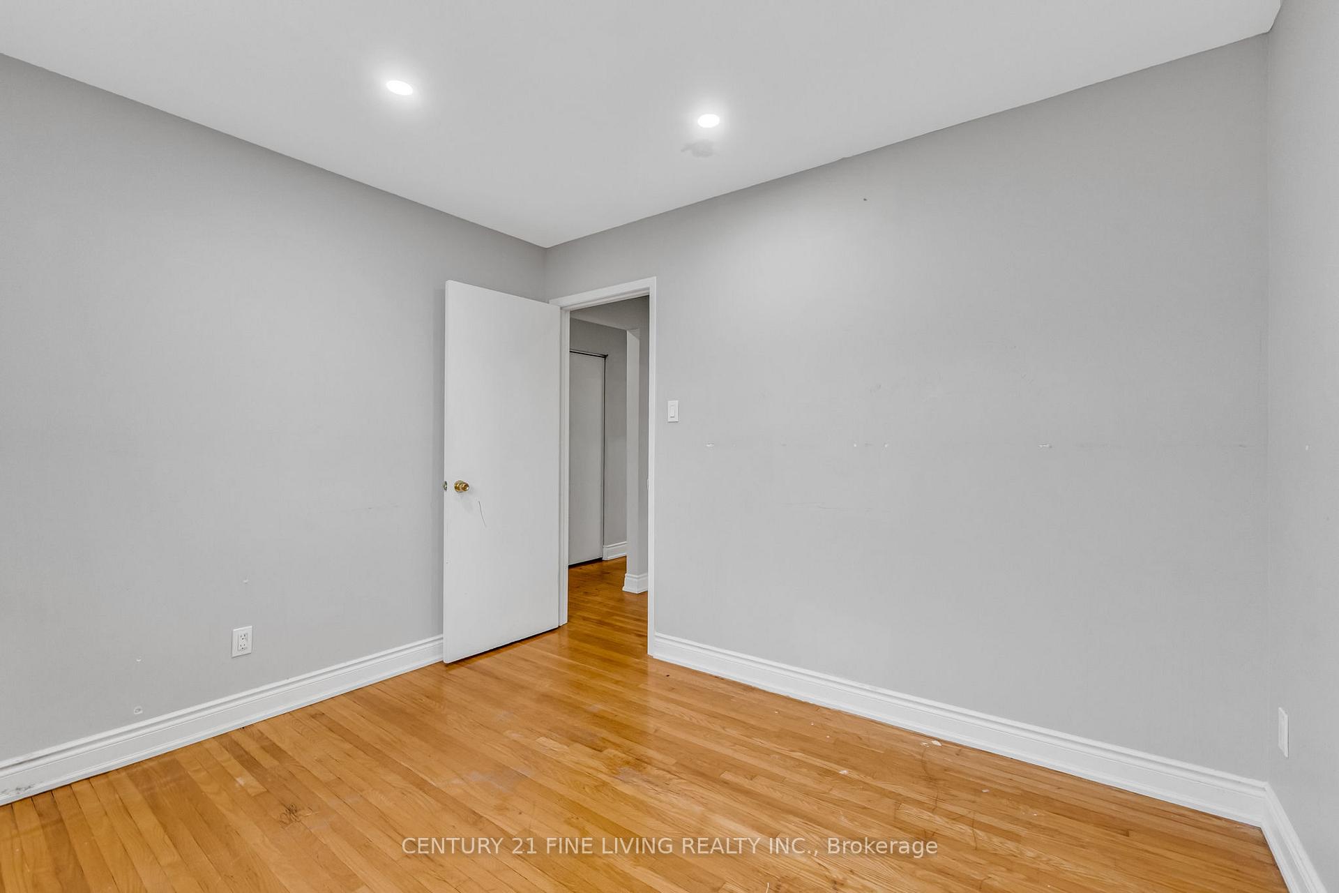 Photo 22 of 191 Folkstone Crescent, Brampton, Southgate — HOMEH