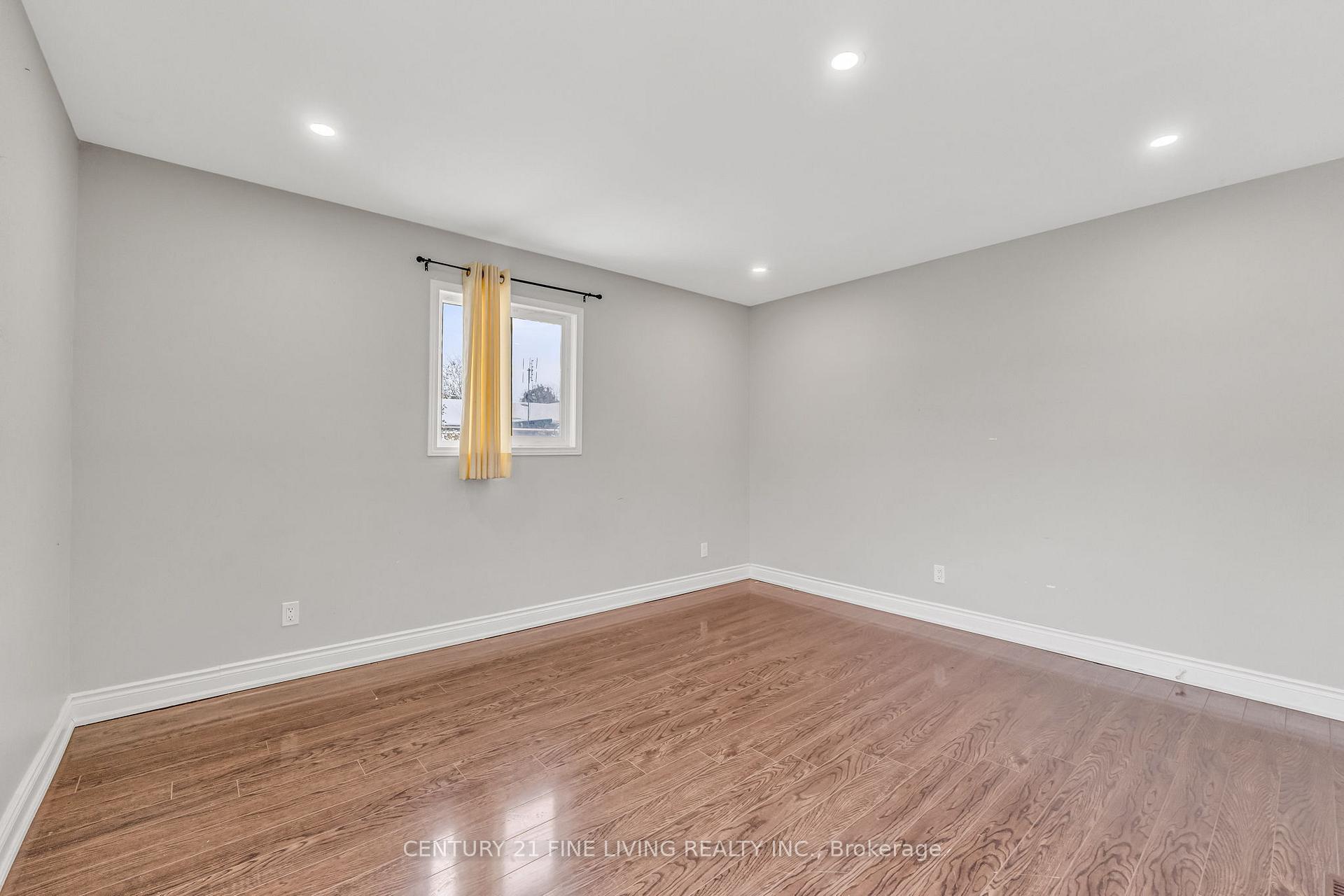 Photo 23 of 191 Folkstone Crescent, Brampton, Southgate — HOMEH