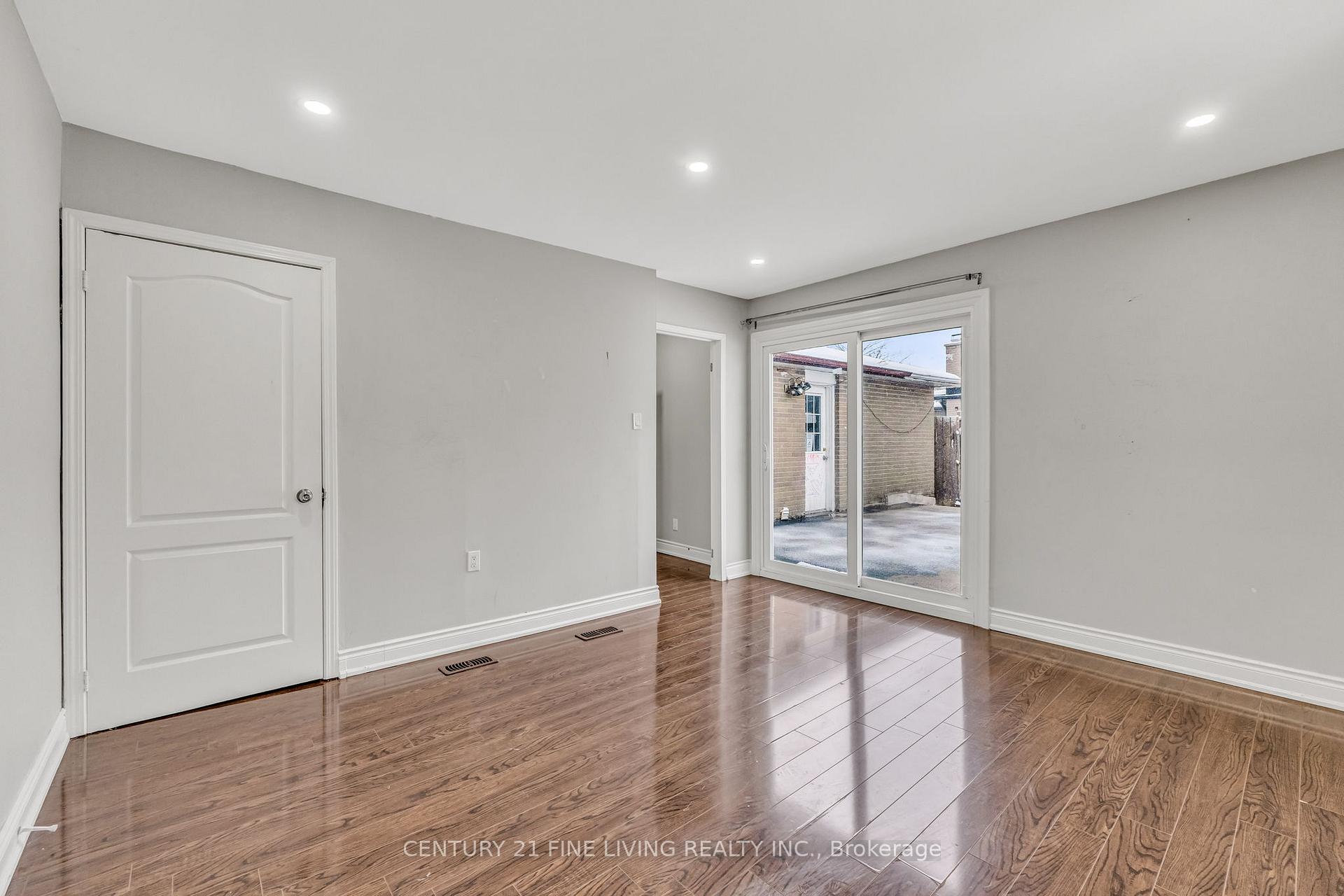 Photo 24 of 191 Folkstone Crescent, Brampton, Southgate — HOMEH