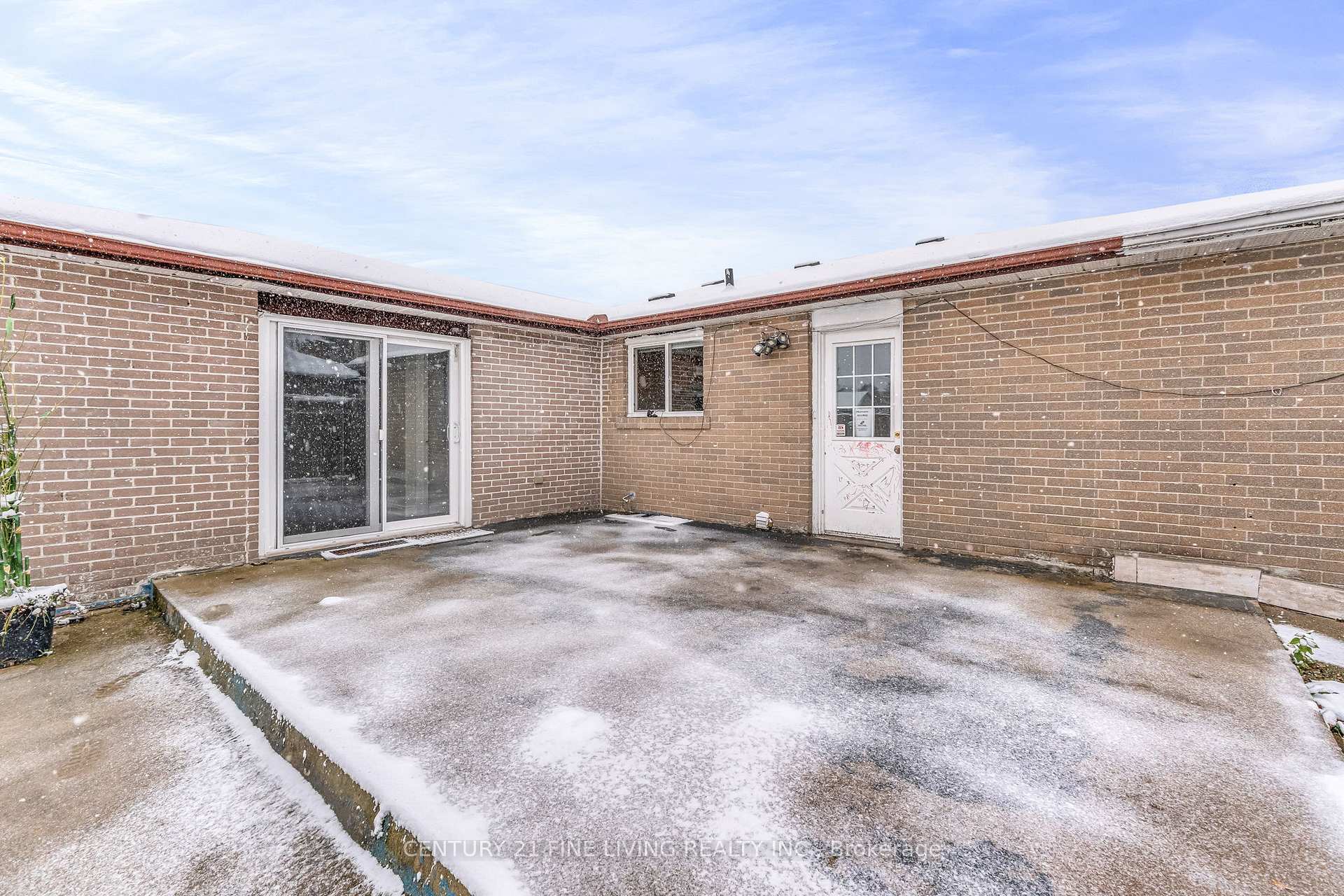 Photo 33 of 191 Folkstone Crescent, Brampton, Southgate — HOMEH