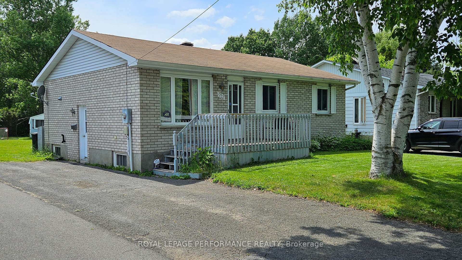 Photo 4 of 932 Laflin Avenue E, Cornwall — HOMEH