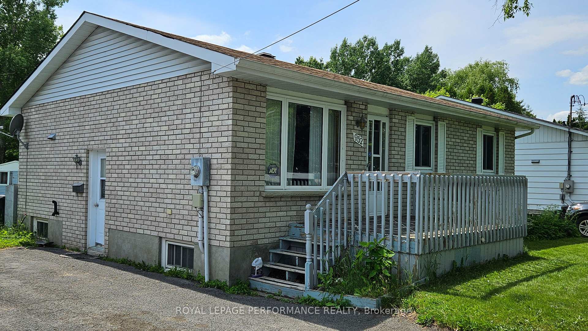 Photo 5 of 932 Laflin Avenue E, Cornwall — HOMEH