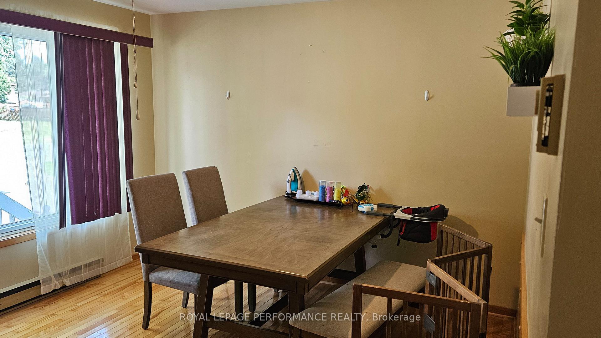 Photo 6 of 932 Laflin Avenue E, Cornwall — HOMEH