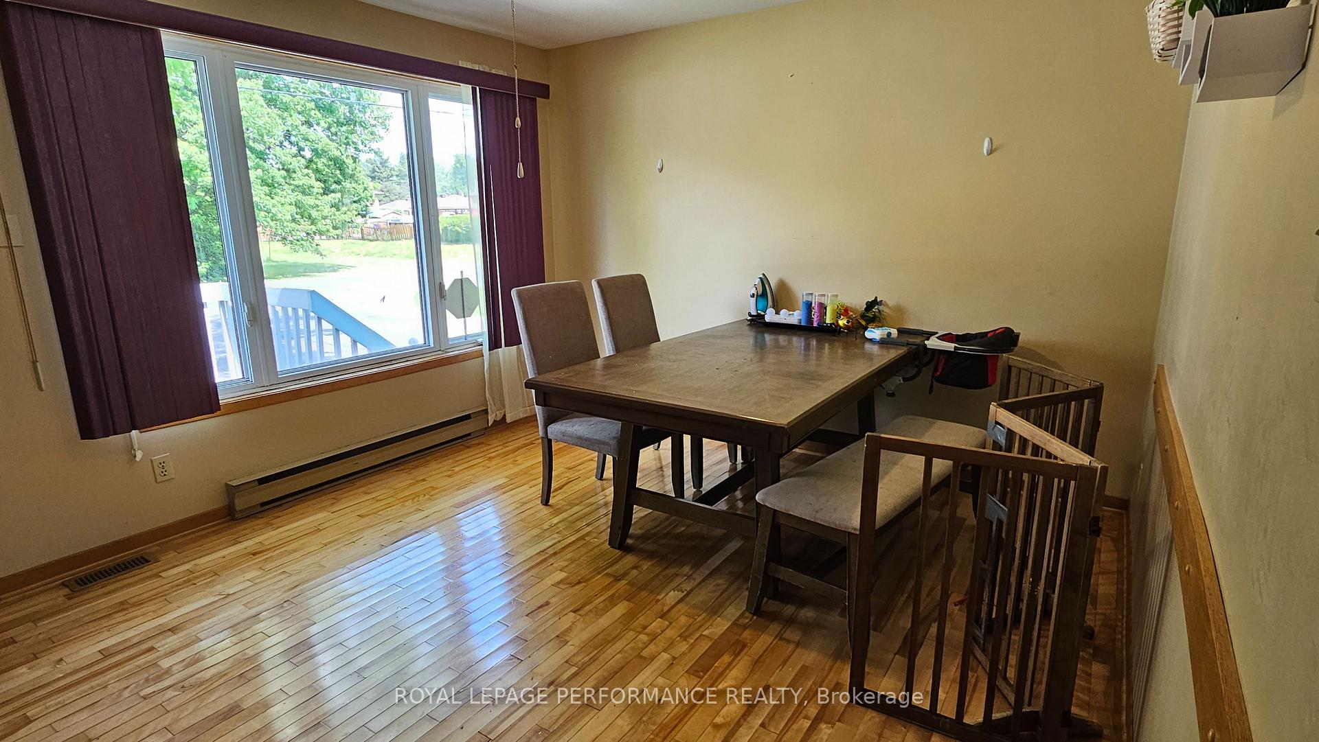 Photo 7 of 932 Laflin Avenue E, Cornwall — HOMEH