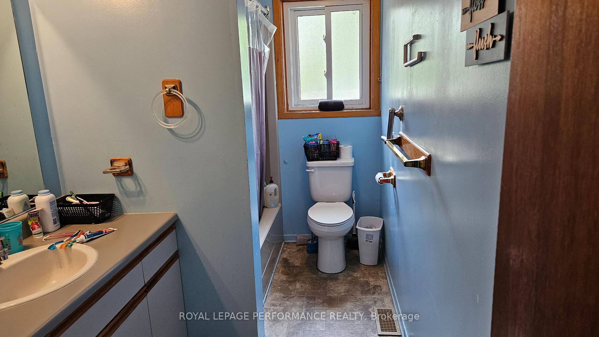 Photo 13 of 932 Laflin Avenue E, Cornwall — HOMEH