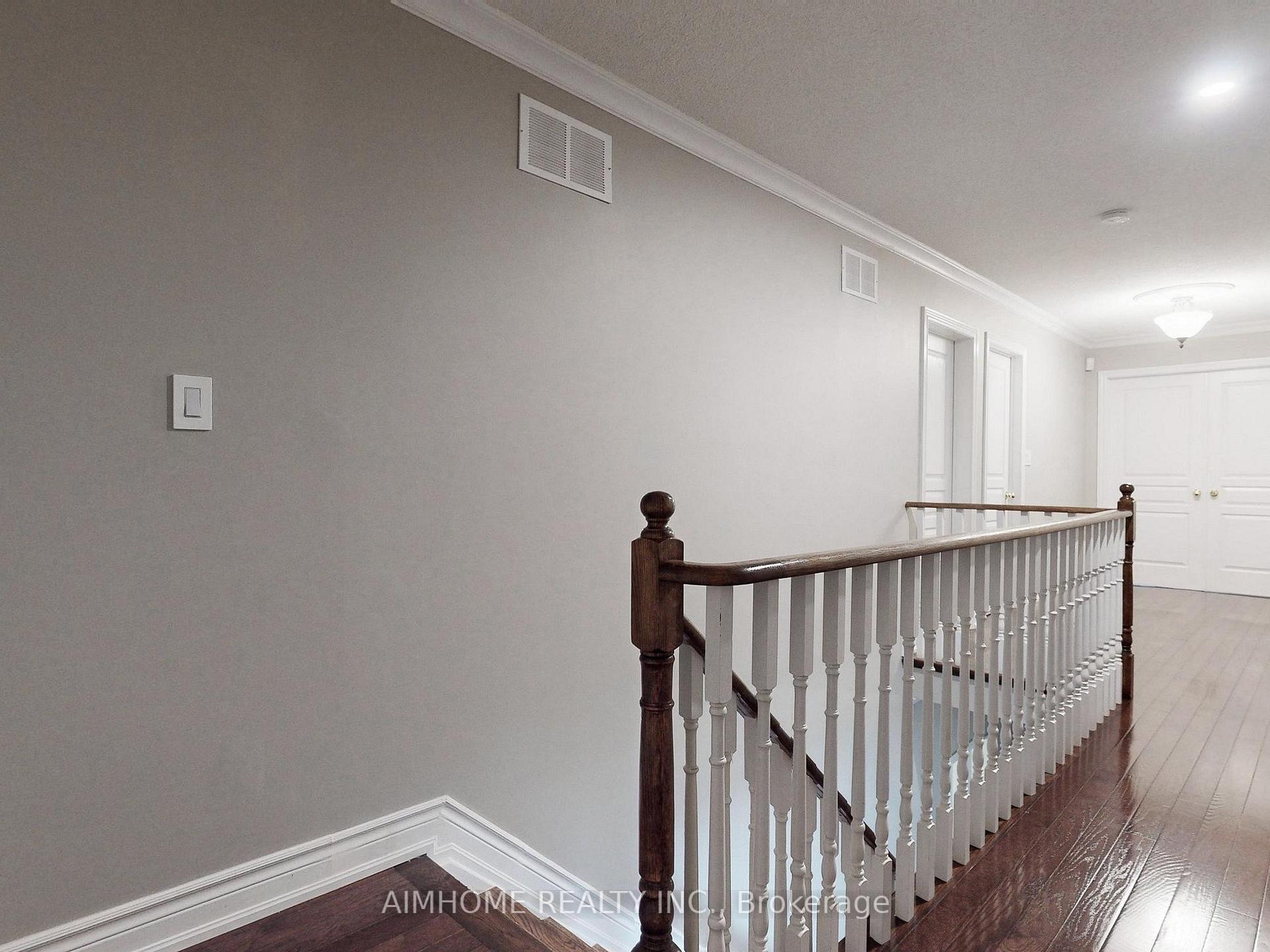Photo 4 of 509 Ravineview Way, Oakville, Wedgewood Creek — HOMEH