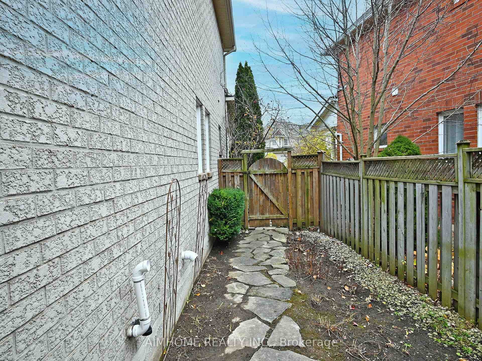 Photo 33 of 509 Ravineview Way, Oakville, Wedgewood Creek — HOMEH
