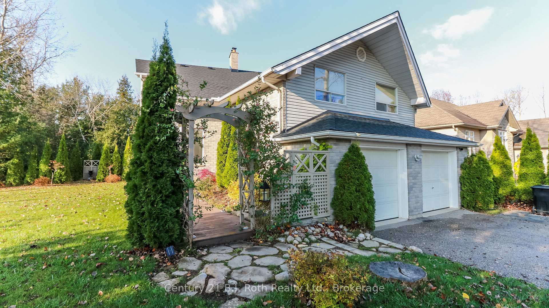 Photo 3 of 20 Grant Avenue E, Tiny, Rural Tiny — HOMEH
