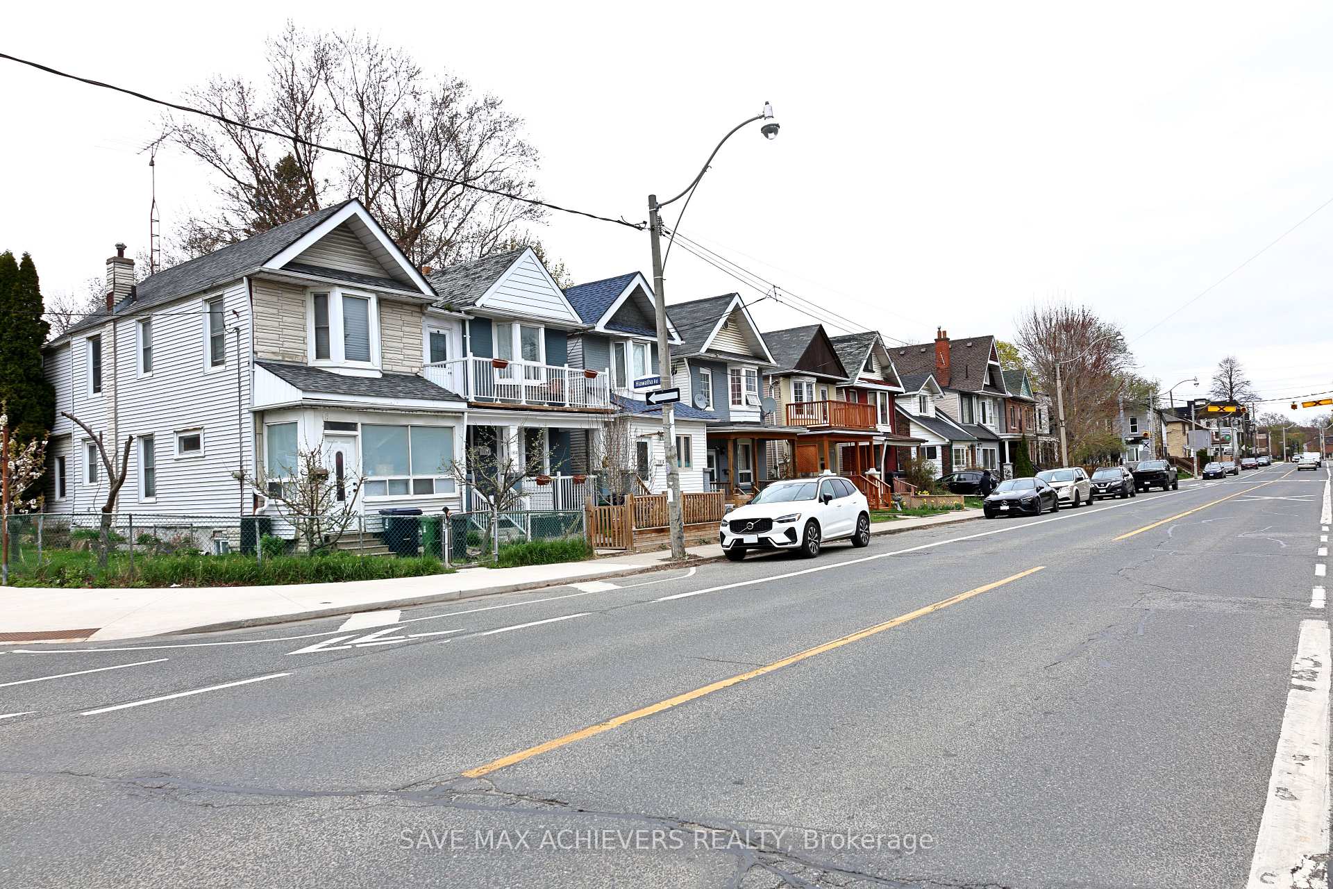 Photo 2 of 1820 Dundas Street E, Toronto, Greenwood-Coxwell — HOMEH