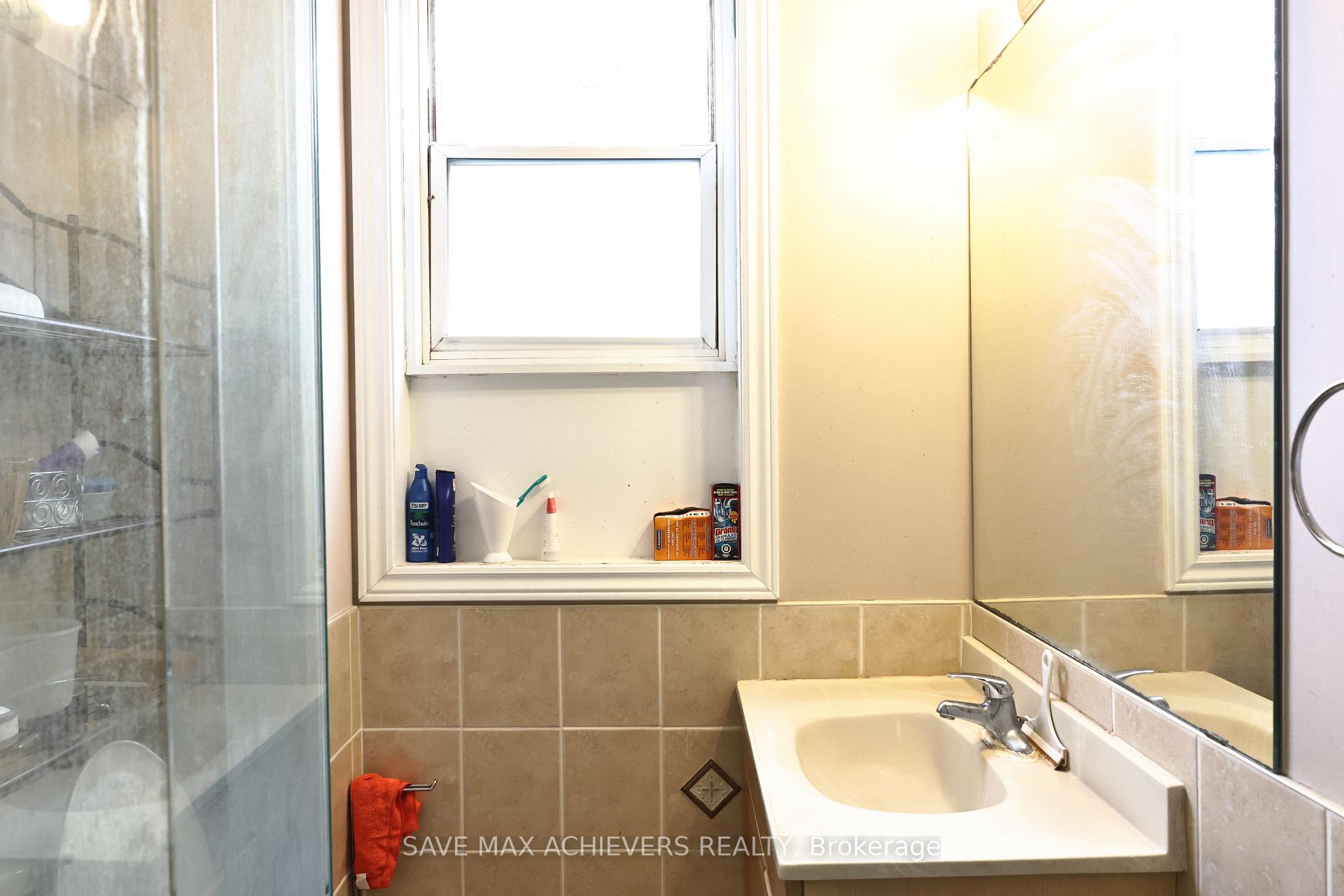 Photo 33 of 1820 Dundas Street E, Toronto, Greenwood-Coxwell — HOMEH