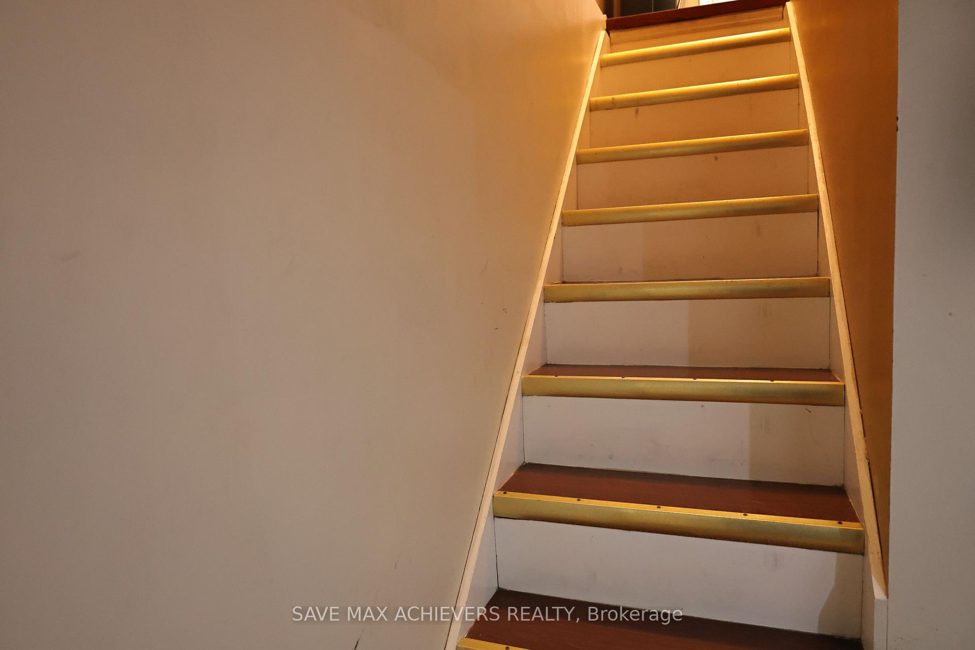 Photo 35 of 1820 Dundas Street E, Toronto, Greenwood-Coxwell — HOMEH