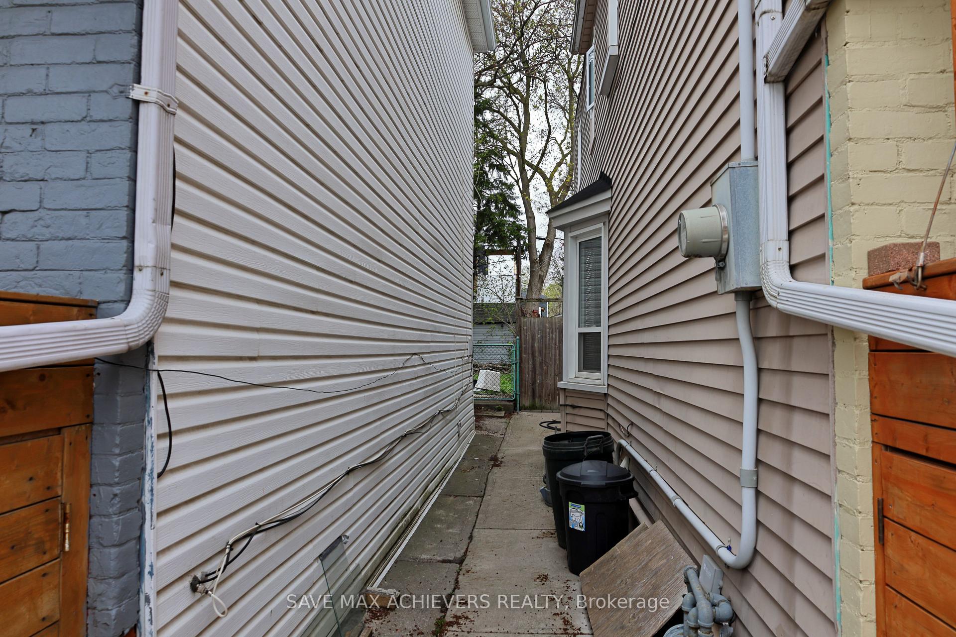 Photo 45 of 1820 Dundas Street E, Toronto, Greenwood-Coxwell — HOMEH