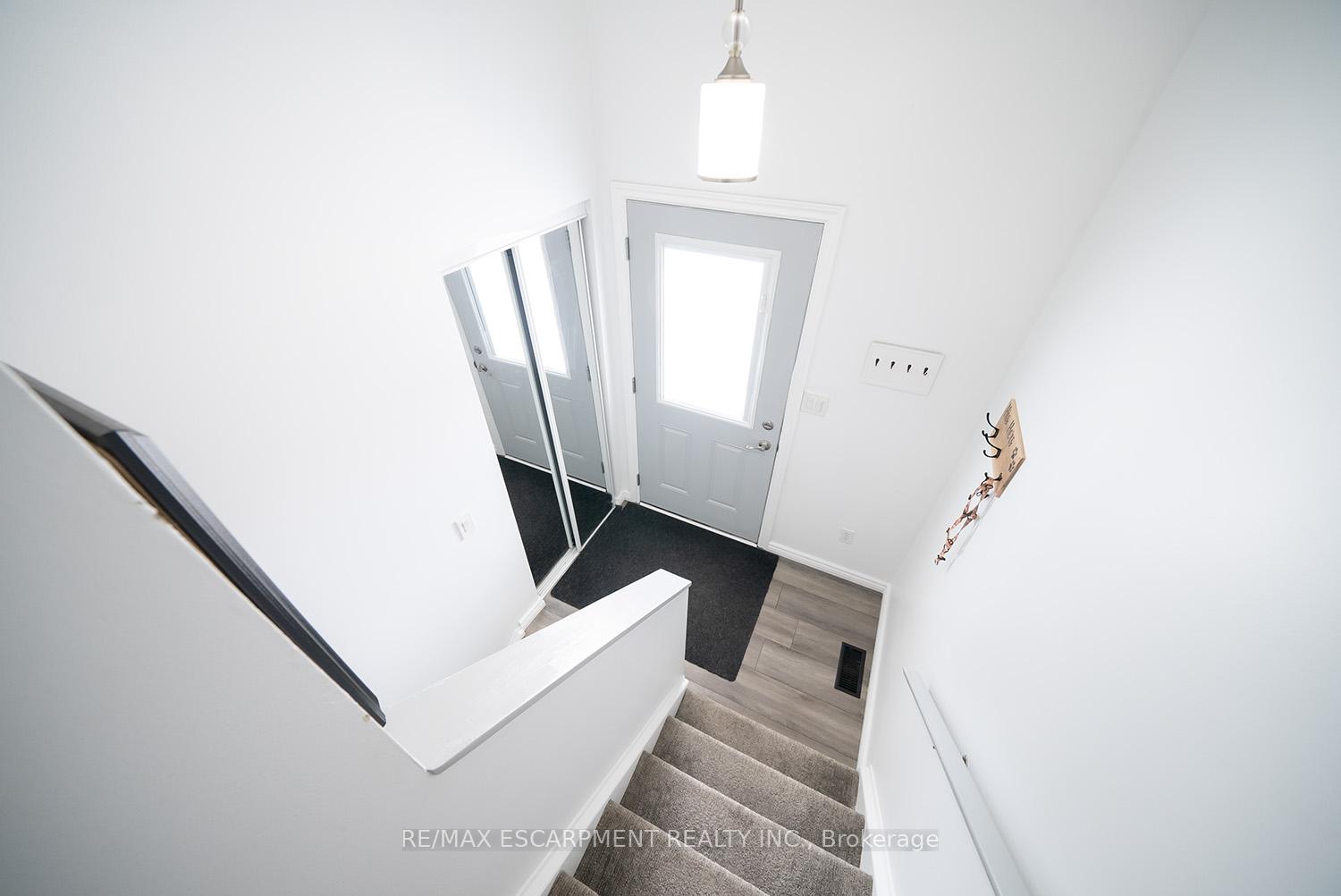 Photo 4 of 27 Mulholland Drive, Brant, Paris — HOMEH