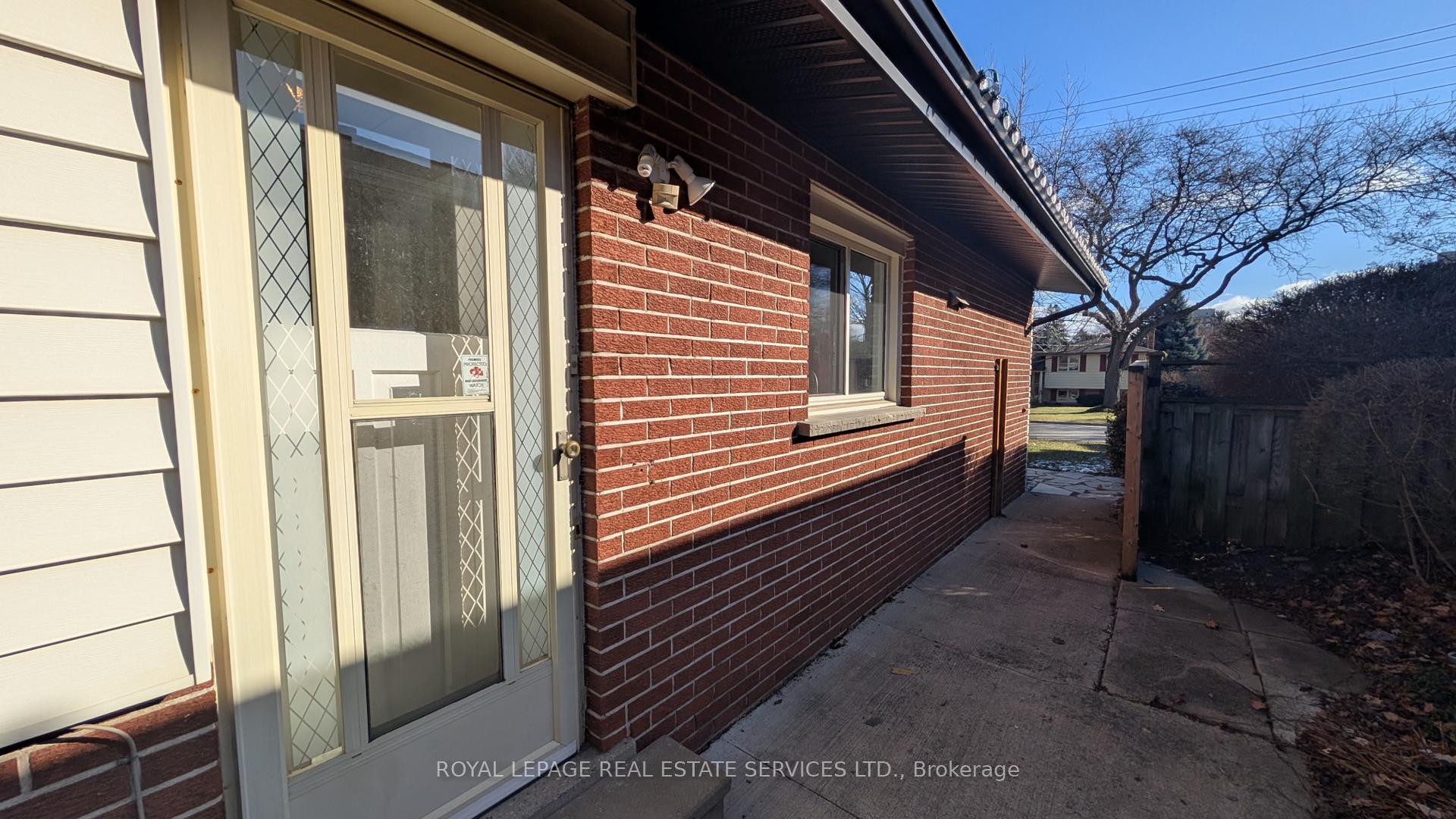 Photo 2 of Unit lower, 3085 Eva Drive, Burlington, Roseland — HOMEH