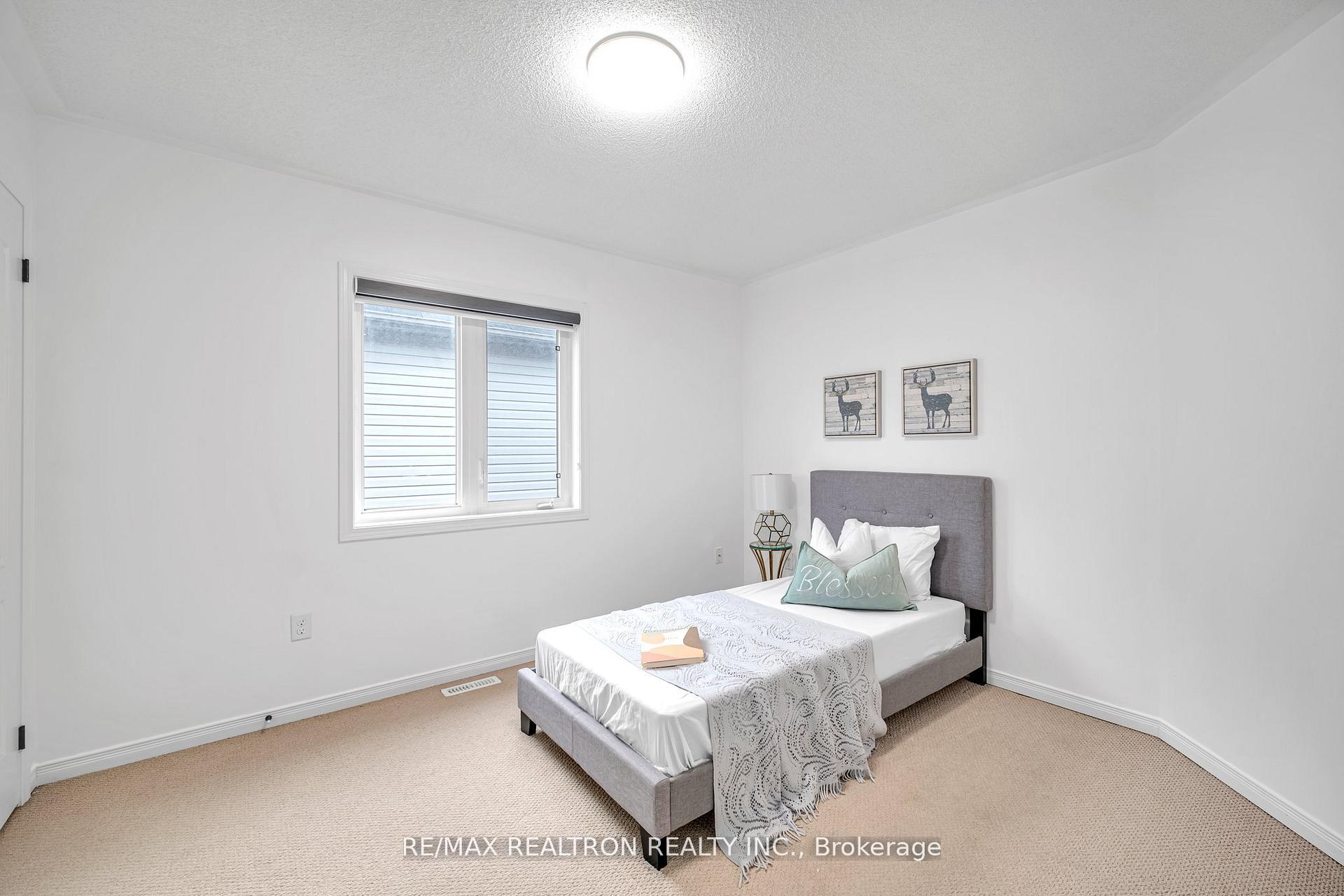 Photo 18 of 27 Alldread Crescent, Clarington, Newcastle — HOMEH