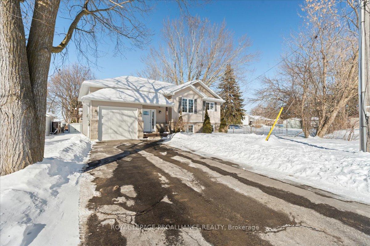 Photo 1 of 20 Bongard Crescent, Belleville, Belleville Ward — HOMEH
