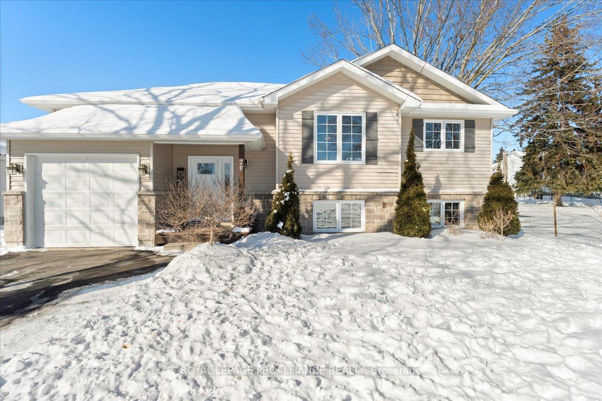 Photo 3 of 20 Bongard Crescent, Belleville, Belleville Ward — HOMEH