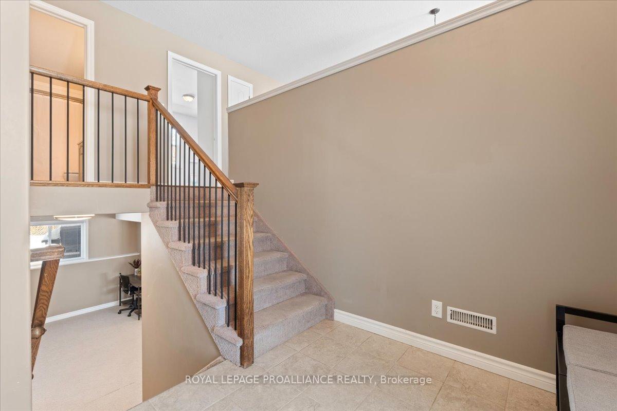 Photo 5 of 20 Bongard Crescent, Belleville, Belleville Ward — HOMEH