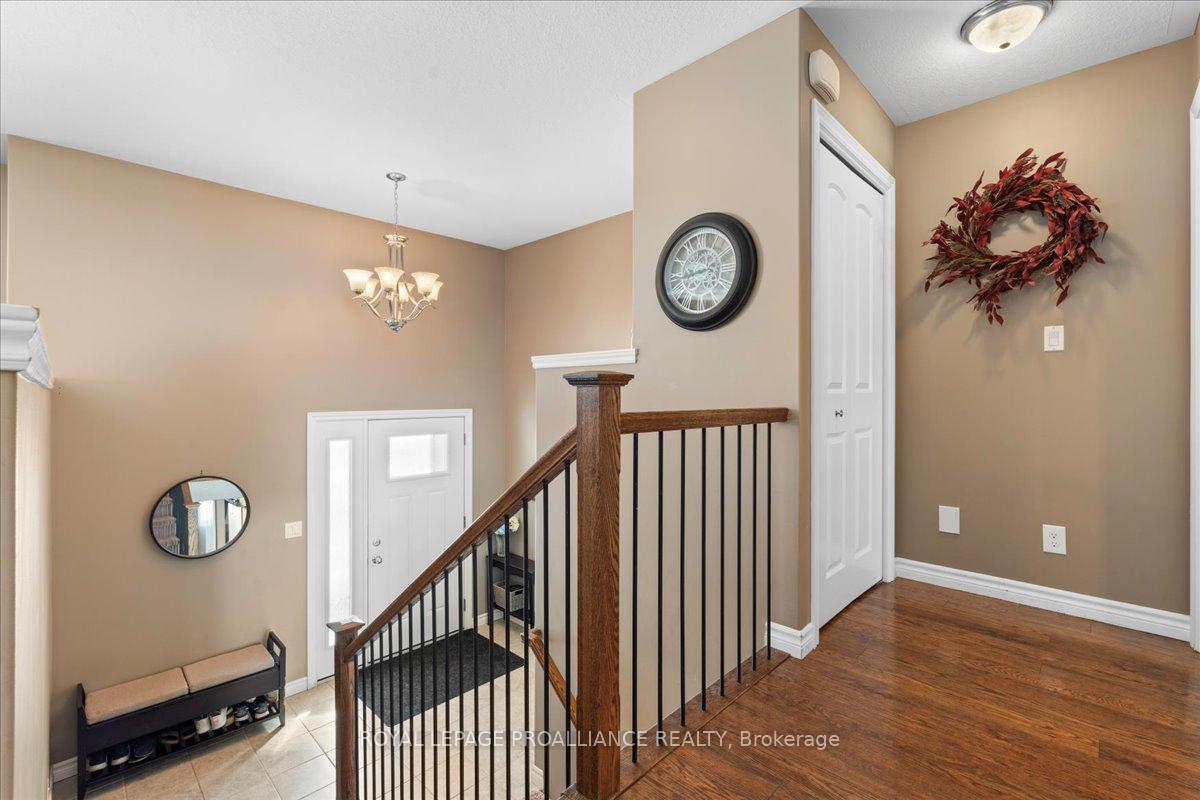 Photo 8 of 20 Bongard Crescent, Belleville, Belleville Ward — HOMEH