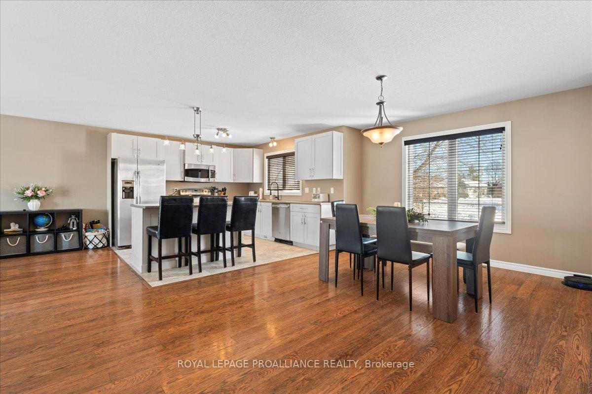 Photo 9 of 20 Bongard Crescent, Belleville, Belleville Ward — HOMEH