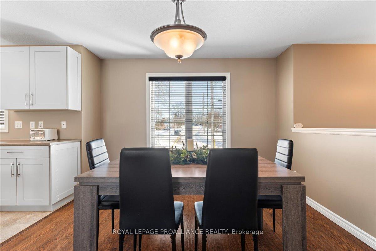 Photo 11 of 20 Bongard Crescent, Belleville, Belleville Ward — HOMEH