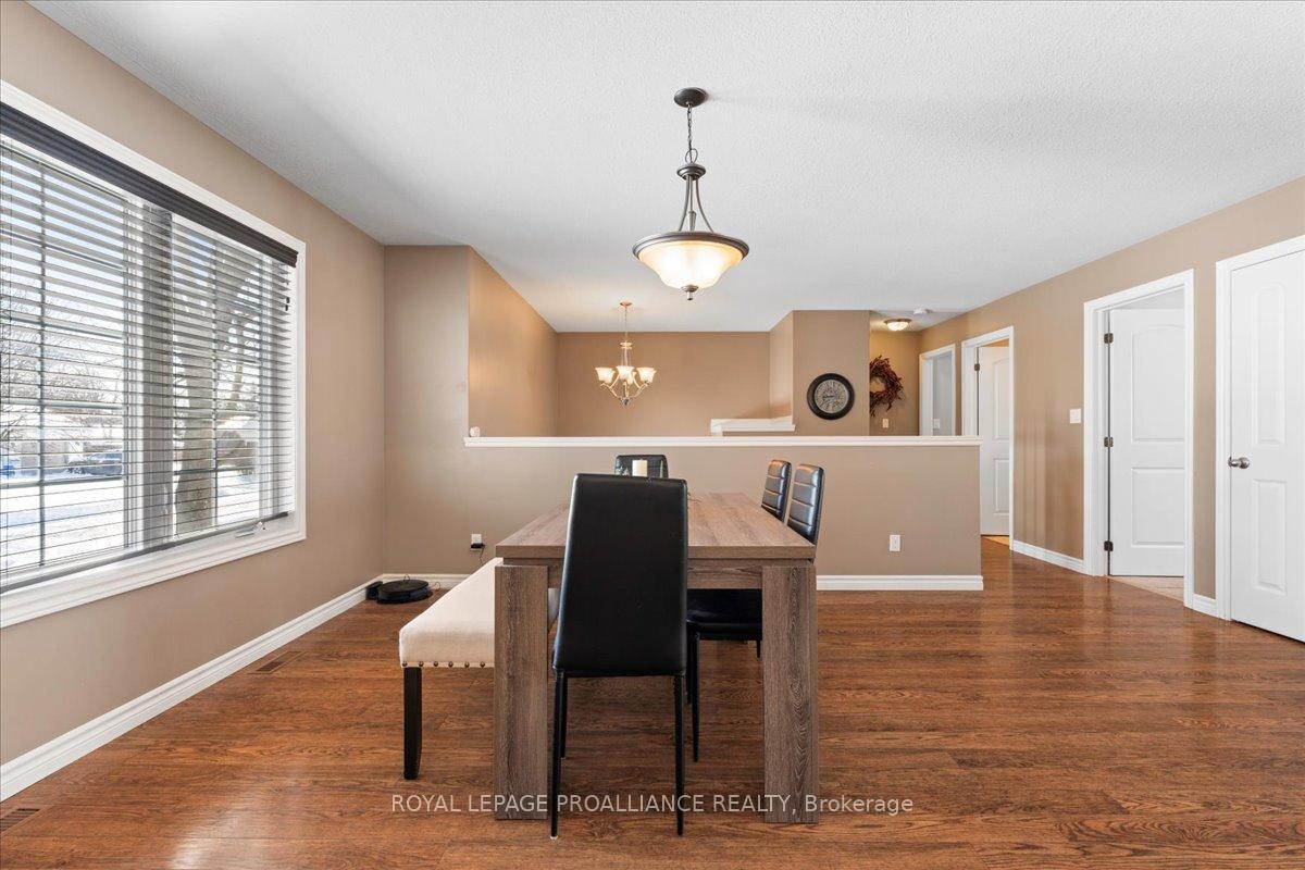 Photo 13 of 20 Bongard Crescent, Belleville, Belleville Ward — HOMEH