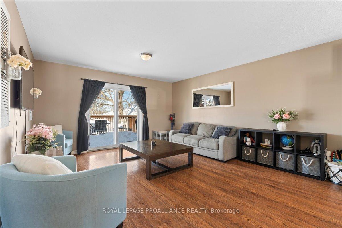 Photo 14 of 20 Bongard Crescent, Belleville, Belleville Ward — HOMEH