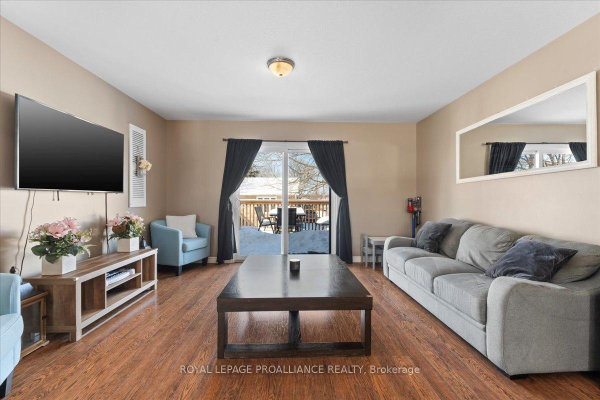 Photo 15 of 20 Bongard Crescent, Belleville, Belleville Ward — HOMEH