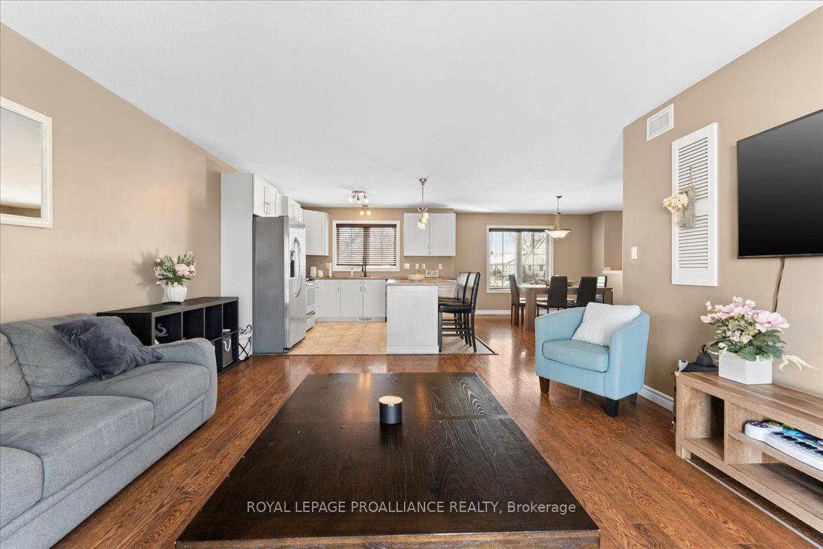 Photo 16 of 20 Bongard Crescent, Belleville, Belleville Ward — HOMEH