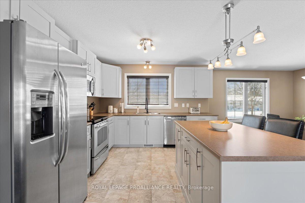 Photo 17 of 20 Bongard Crescent, Belleville, Belleville Ward — HOMEH