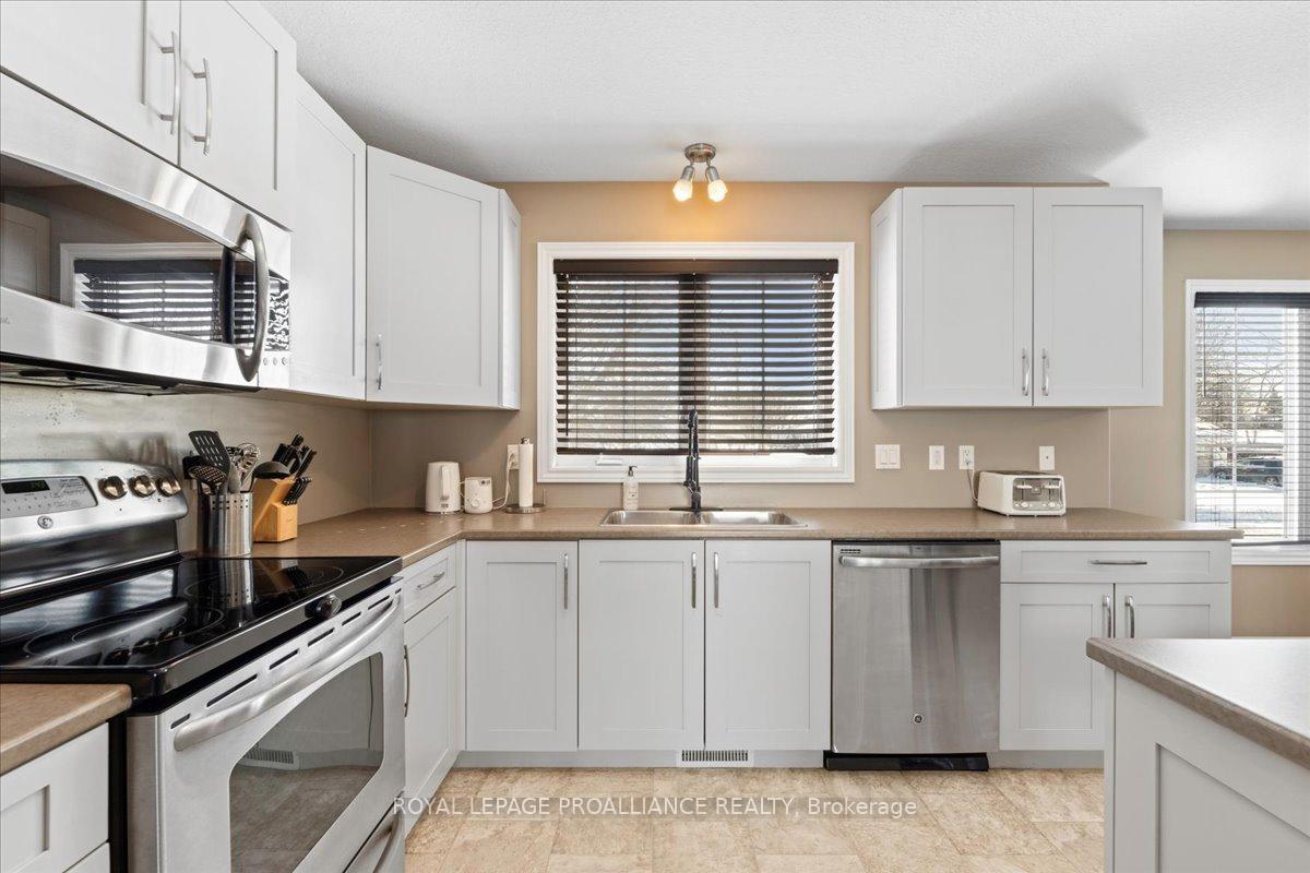 Photo 18 of 20 Bongard Crescent, Belleville, Belleville Ward — HOMEH