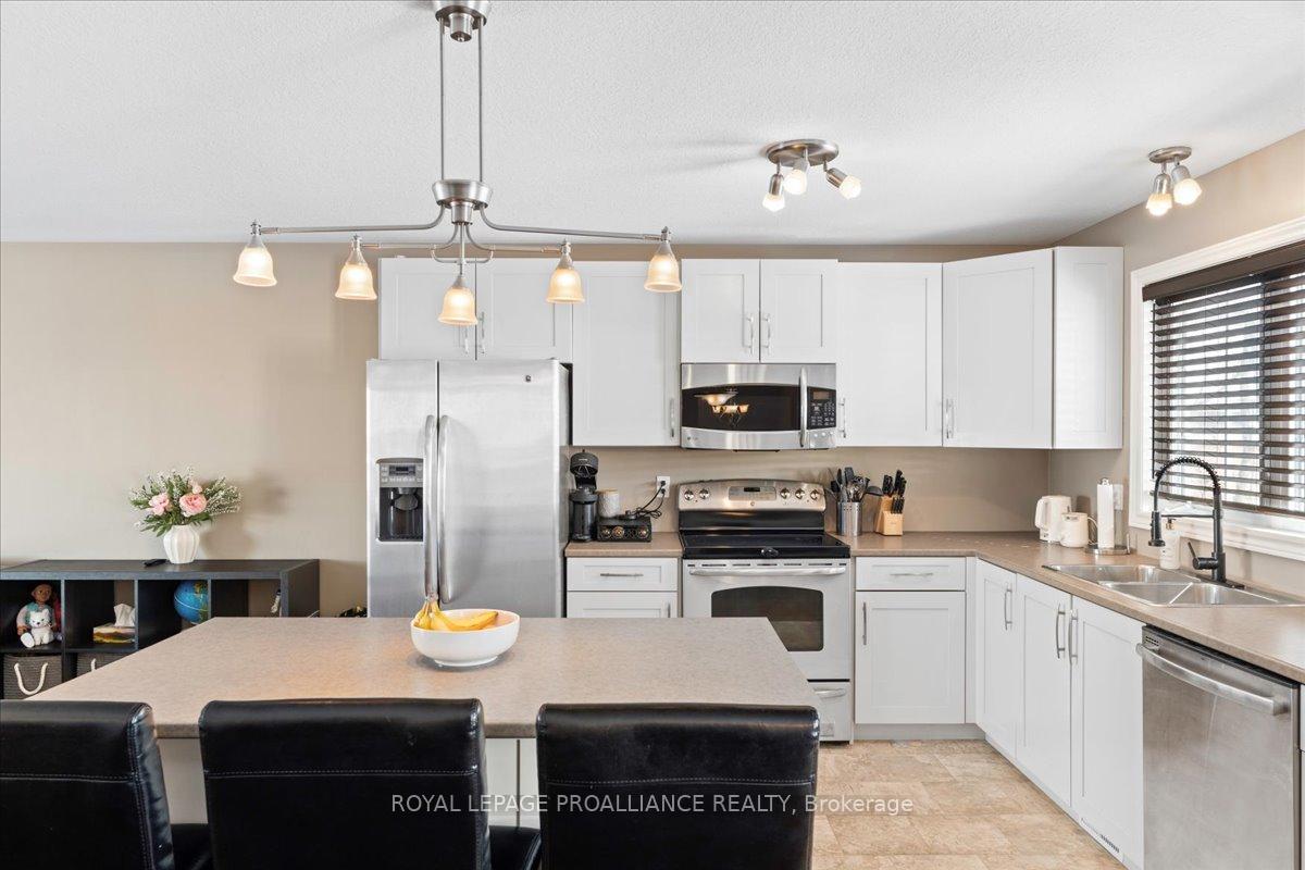 Photo 21 of 20 Bongard Crescent, Belleville, Belleville Ward — HOMEH